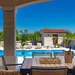 Luxury Glabrova With Pool And Sauna Near The Sea On Krk Island