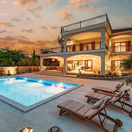 Luxury Glabrova With Pool And Sauna Near The Sea On Krk Island