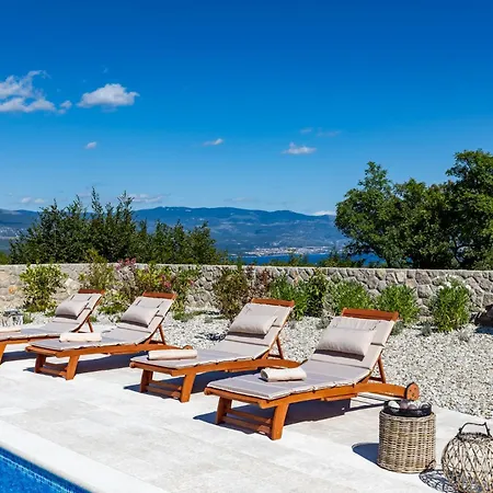 Luxury Glabrova With Pool And Sauna Near The Sea On Krk Island