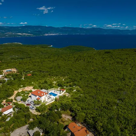 Luxury Glabrova With Pool And Sauna Near The Sea On Krk Island