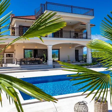 Luxury Glabrova With Pool And Sauna Near The Sea On Krk Island