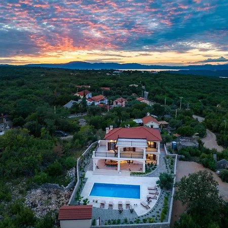 Luxury Glabrova With Pool And Sauna Near The Sea On Krk Island Gostinjac