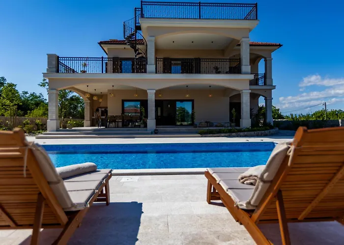 Luxury Glabrova With Pool And Sauna Near The Sea On Krk Island Gostinjac