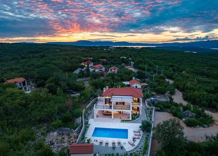 Luxury Glabrova With Pool And Sauna Near The Sea On Krk Island Gostinjac