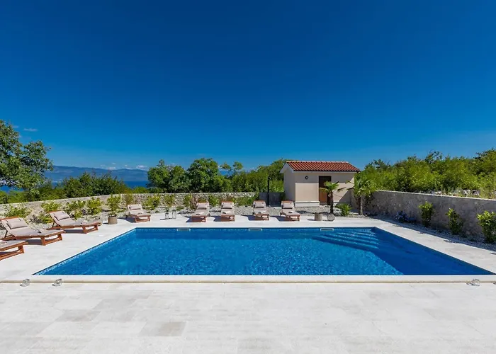 别墅 Luxury Glabrova With Pool And Sauna Near The Sea On Krk Island *