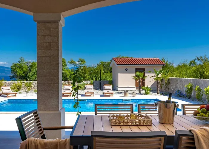 Luxury Glabrova With Pool And Sauna Near The Sea On Krk Island