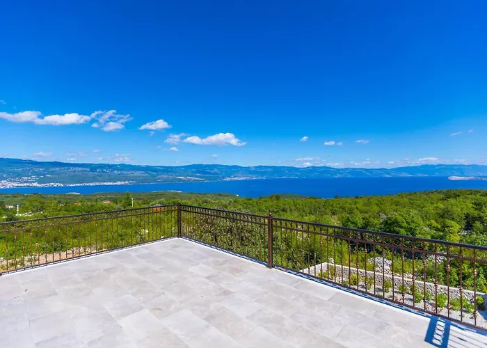 Luxury Glabrova With Pool And Sauna Near The Sea On Krk Island Gostinjac
