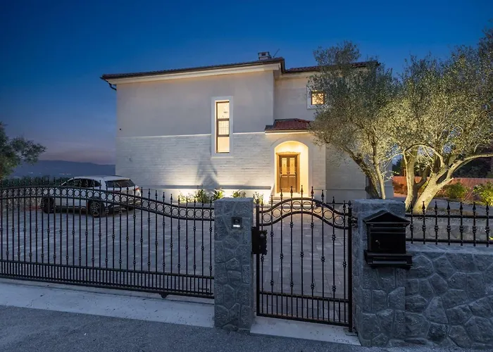 Luxury Glabrova With Pool And Sauna Near The Sea On Krk Island Gostinjac