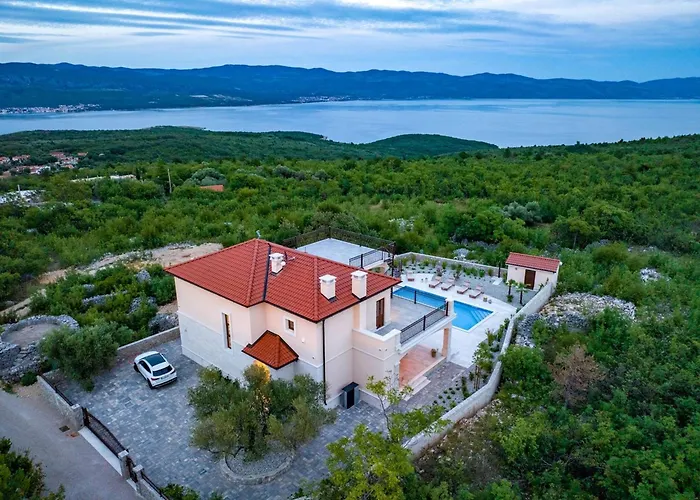 Luxury Glabrova With Pool And Sauna Near The Sea On Krk Island Gostinjac