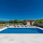 Villa Luxury Glabrova With Pool And Sauna Near The Sea On Krk Island *