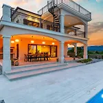 Luxury Glabrova With Pool And Sauna Near The Sea On Krk Island *
