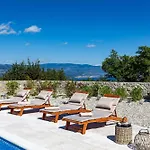 Villa Luxury Glabrova With Pool And Sauna Near The Sea On Krk Island