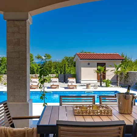 Luxury Glabrova With Pool And Sauna Near The Sea On Krk Island